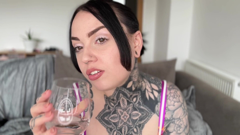 Miss Valentina: Spucke-schlampe im der zicke