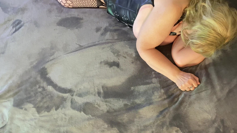 Carmen Angel: Nonna Carmen: Una Cagna Bionda Che Spompina Baby!