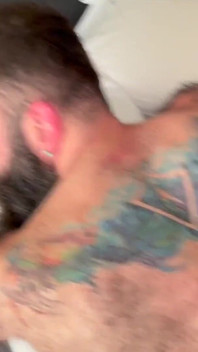 Homosexual păros futut fără prezervativ și spermă în cur
