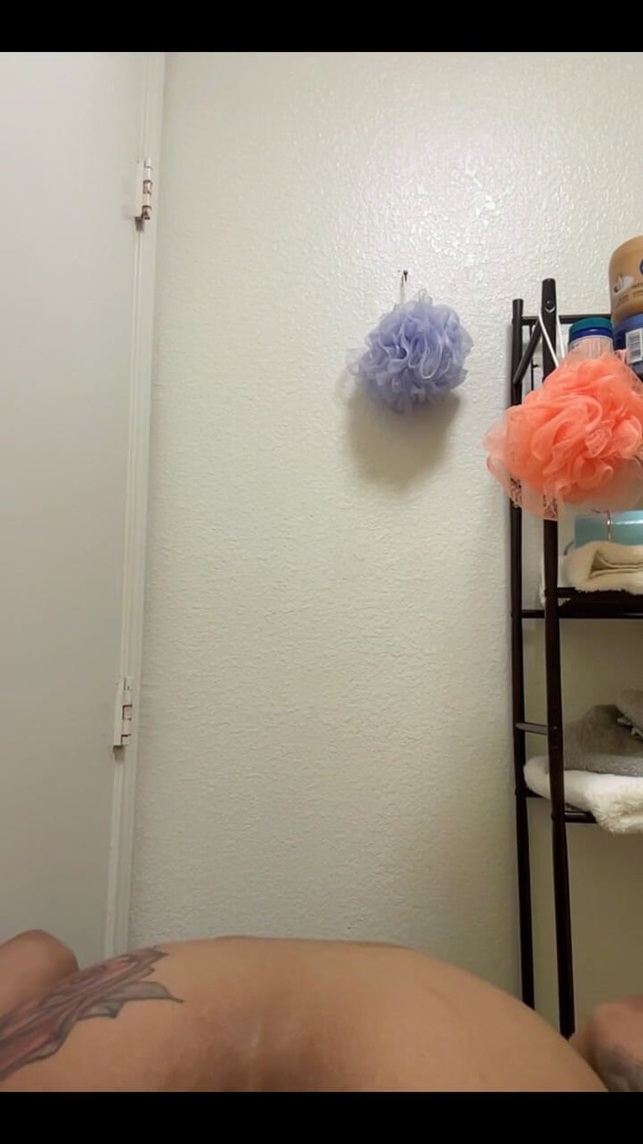 Bella Blanco: Vol na de badkuipvideo