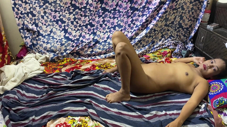 18 year old Indian: 年轻的印度女孩被成熟的印度男人性交