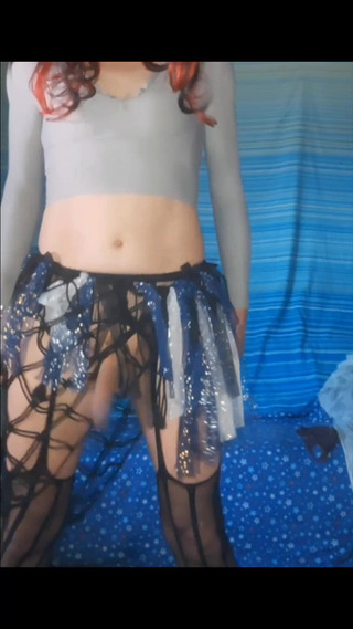 Lizzaali: Cewek sange ini lagi asik godain dan ngentot dildo sambil...