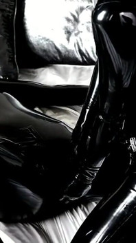 Latex tmavé výhonky