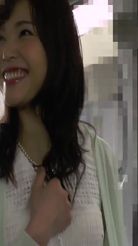 Scène des meilleures chattes asiatiques - une Japonaise 2_pretty se masturbe et finit par sucer une bite