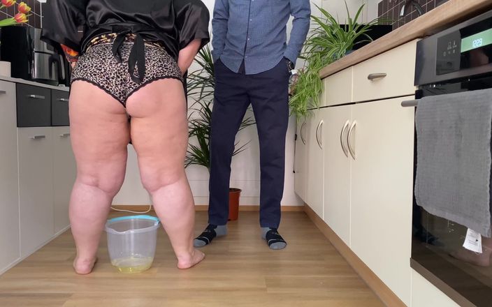 Our Fetish Life: Mẹ chồng ham muốn cởi quần lót và banh mông