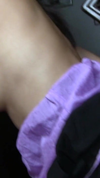 Stomende brunette en blonde babes vingeren tot explosieve orgasmes