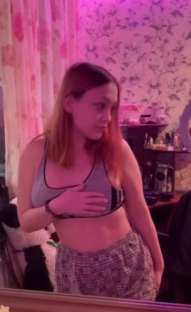 SashaSweet69: Ukazuji, jak jsem krásná a můj zadek)