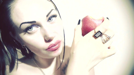 Goddess Misha Goldy: Sexy Pink Lips & Juisy Apple