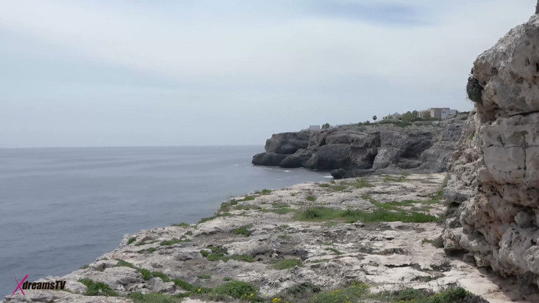 XdreamsTV - Pdreams: Ashley Dark &amp; Mandy Mystery - Čůrání venku na Sunny Islandu na Mallorce