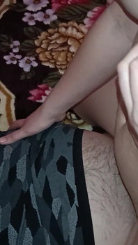 Ta belle-mère excitée est dans ton lit