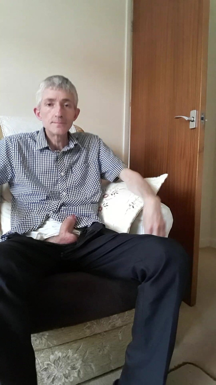 James Dirty Boy: Thủ dâm trên ghế sofa