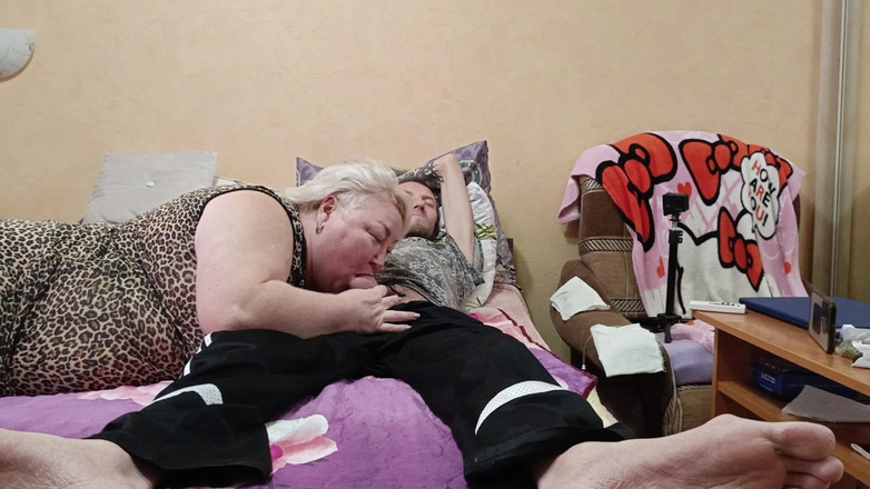 Zona901: 義母からの予想外のディープフェラチオで口に精液を飲み込みます