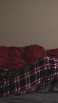 Morgenroutine. Papis tiefe stimme stöhnt in deinem ohr, stell dir vor, wie er dich fickt, sanft reinkommt