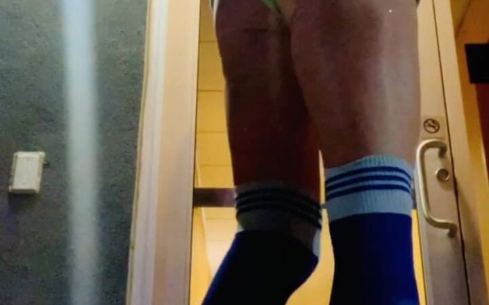 CindieLove: Pantaloncini il culetto di una incredibile sissy esibizionista troia