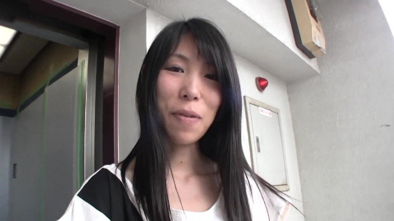Japan Lust: Memek berbulu tante seksi jepang yang bertubuh kurus ini pengen...