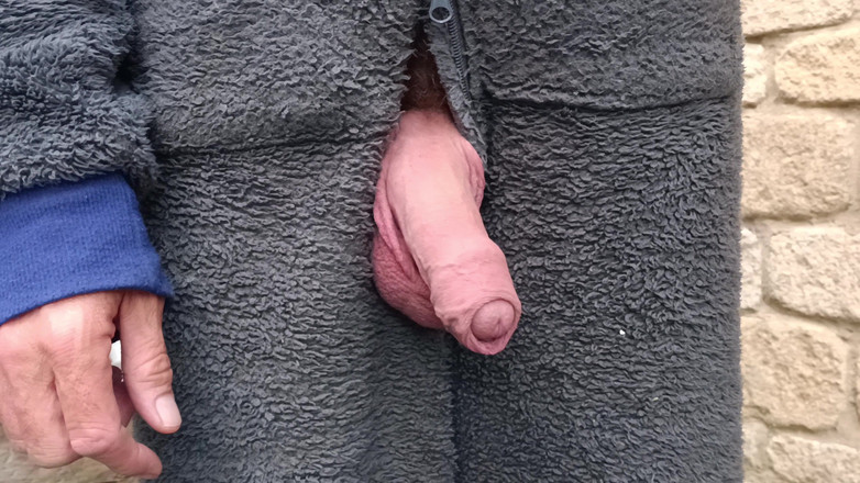 Rockardglans: 큰 자지 클로즈업 야외의 Onesie Wank 떨어지는 정액