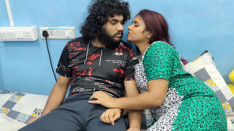 Vaigavarun Feet romance: Aftrekken romantiek van Indisch Mallu-stel