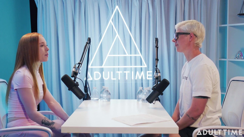 Adult Time Podcast: Madi Collins 灌肠，公共 bjs 和男朋友 d*ck |Adult Time播客