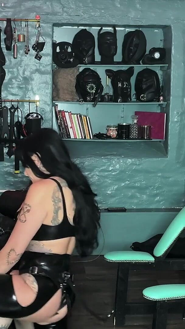 punkgoblin: Lesbijki podwójny domme cucking t-boy