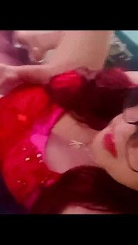 Кроссдрессер Krissy Sweets В Красном Нижнем Белье И На Сексуальных Каблуках