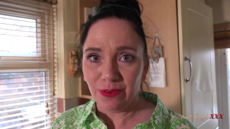 Aunt Judy's XXX: Bibitjudysxxx - ibu rumah tangga semokmu kjirsten lagi asik nyepong kontolmu...