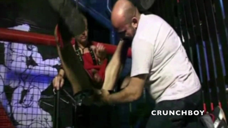 Crunch Boy: Sexo duro com garoto peludo nos bastidores - Bastidores
