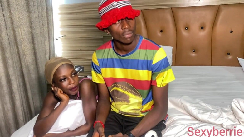 Sexyberrie1: Sneaky Fucked with Yemi's Petite Girlfriend