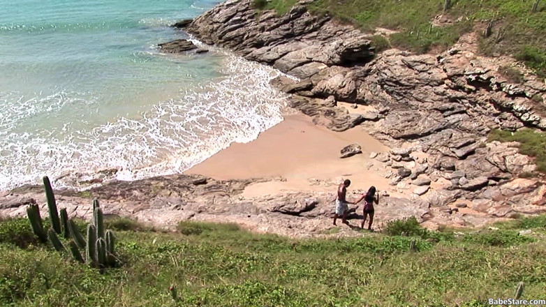 Babe Stare: Sexe sur la plage, littéralement !