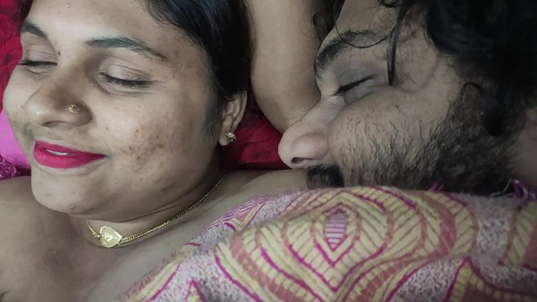 Vaigavarun45: Mallu Desi Couple Hot Fuck Under Bedsheet in Bedroom, Malayali...