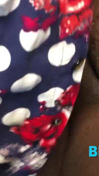 Me follo su coño caliente en la silla