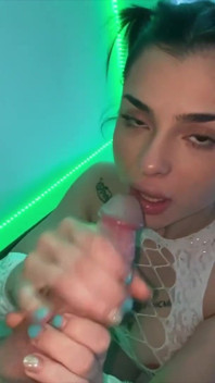 Follada anal .. Juego con su semen