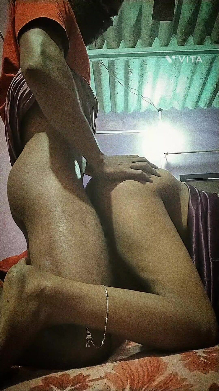 Jordan fucks: Manželka šuká zezadu