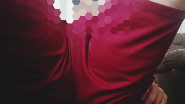 amateurbrazilian: Femboy menggaru bola merah