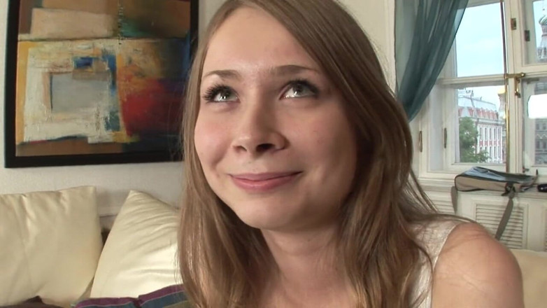 European fresh porn: Micuța drăguță de 18 ani face primul sex