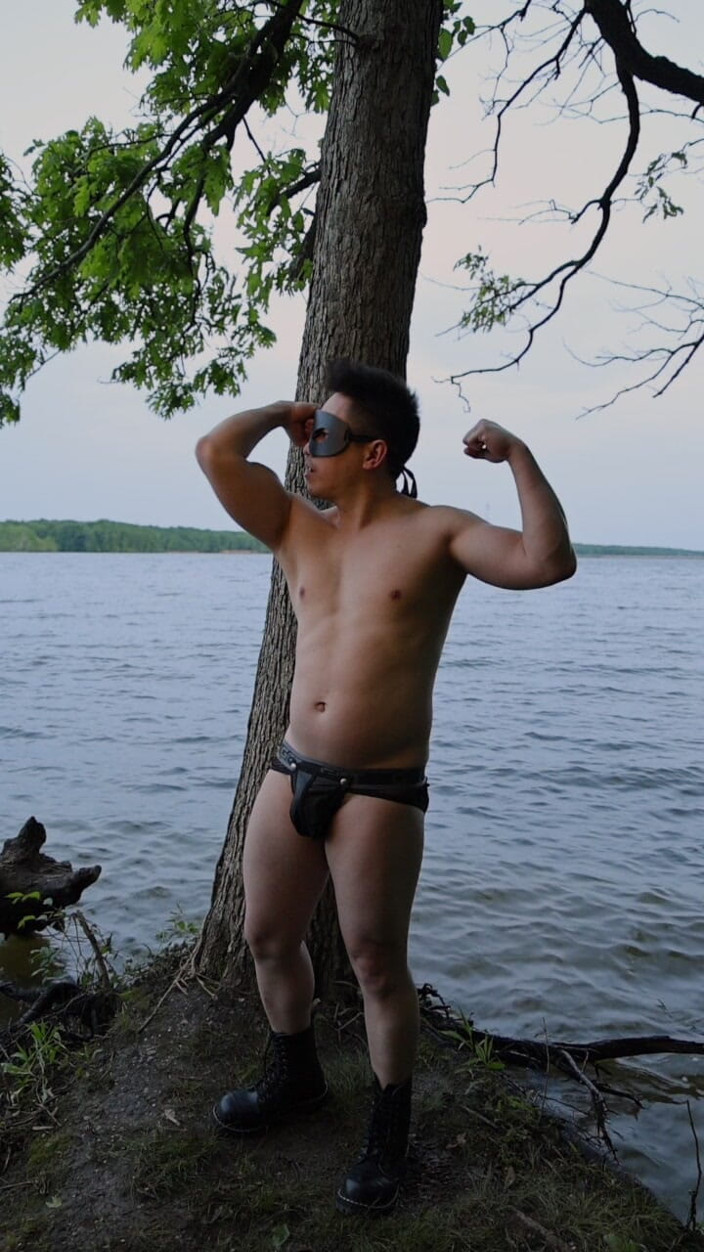 barenakedboy: Wielbienie mięśni Lakeside zginanie mojego masywnego bicepsa, zerżnięta abs i...