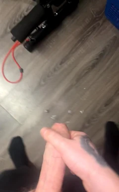 Il mio cazzo era assolutamente pulsante mentre seduto con i ragazzi Id Stato strofinandolo nel mio jogger per quel tempo ho appena finito e ho sparato tutto ov