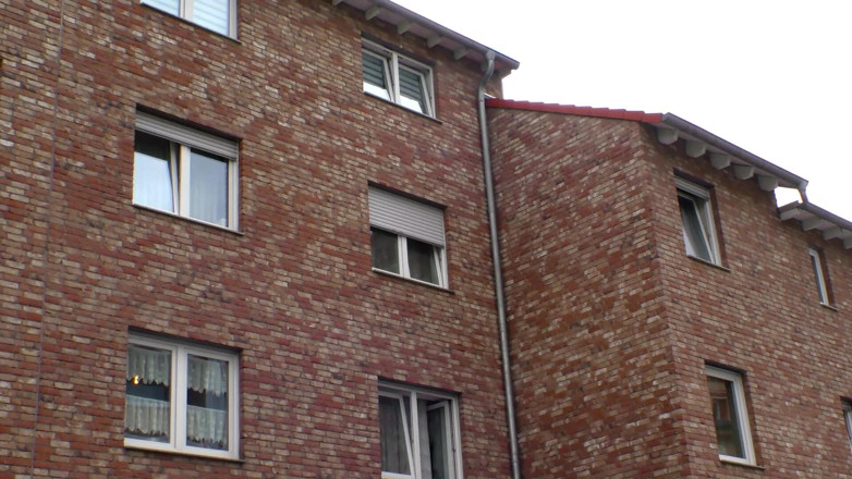 German Porn: Трахнутий житловий будинок - сирих повій жорстко трахали в кожній квартирі