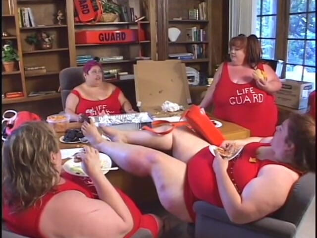 Best Butts: Blonde BBW seduces hunk to bang her in bed