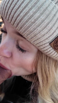 Stiefschwester gibt mir blowjob im wald. Riskanter Sex, wir wurden fast im wald erwischt!