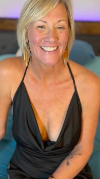Adegan bg pertama dengan MILF blonde Stevie K