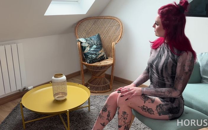 Horus X: Růžovovlasá Trixy šuká fotografa