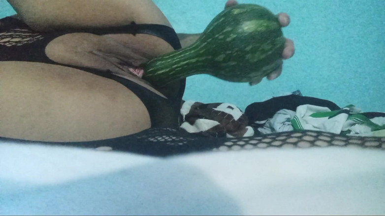 Lobicam: Saya melancap dengan sedap dengan sayur-sayuran besar saya