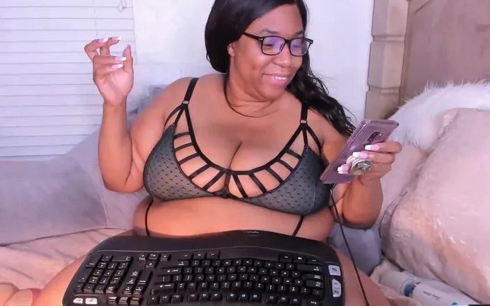 Josie4yourpleasure: Stream Started 06/28/2020 01:43 Am Let's Hang Out. Tip for Goodies