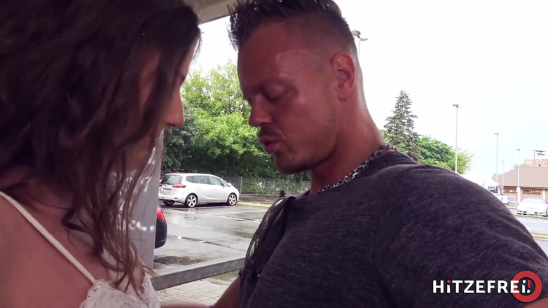 Hitzefrei: Teen Alessandra Amore fucked under a bridge