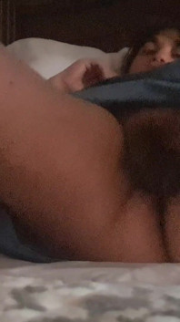 Madrastra ver tv desnuda