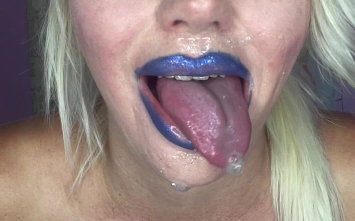 Sultry Silvea: Silvea silvea si cewek sange lagi asik muasin memeknya pakai...
