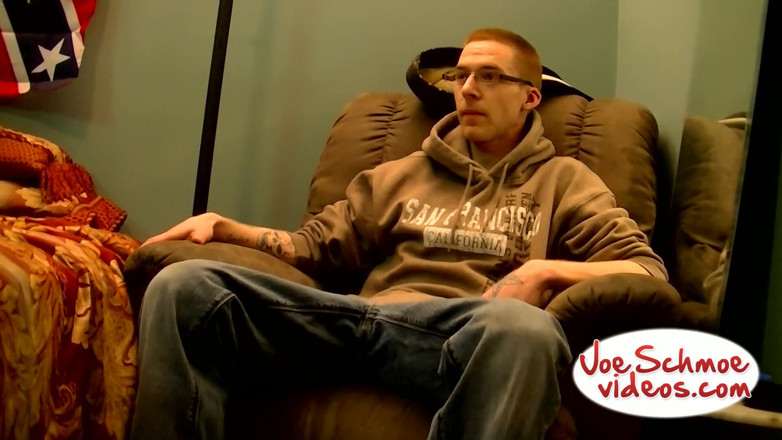 Joe Schmoe: Il geeky whiteboy masturba un po' di succo