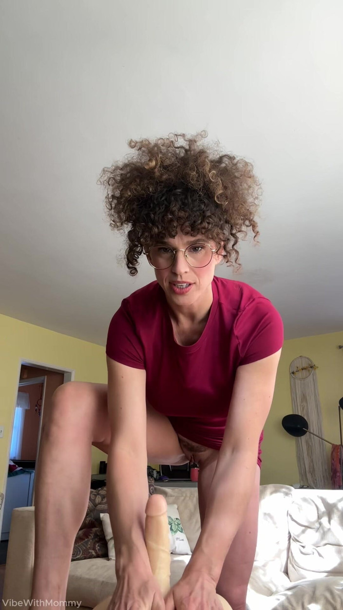 VibeWithMommy: 가장 친한 친구 새엄마는 JOI하지 않습니다