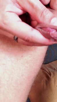 Tření mé boule a sperma v nehybných kalhotách