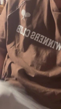 J’ai tellement chaud que ma bite devient trop marquée dans mon boxer